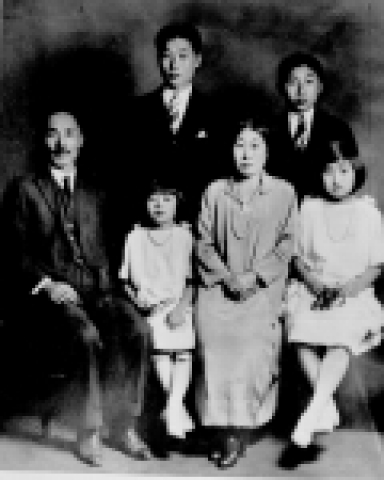 민족유일당운동과 이상촌 건설운동을 추진하기 위해 1926년 중국 상해로 떠나기 전에 촬영한 가족사진