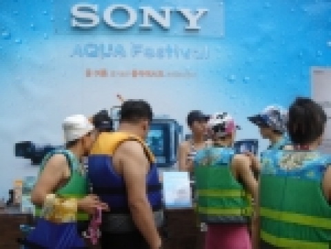 소니 코리아 (대표: 윤여을, www.sony.co.kr)는 본격적인 여름 휴가철을 맞아 국내 최대 휴가지인 부산 해운대에서 소니 사이버 샷과 핸디캠을 무상으로 수리, 대여 및 배달 서비스까지 제공하는 ‘2005 소니 써머 아쿠아 페스티발  (2005 Sony Summer AQUA Festival )’를 개최한다.