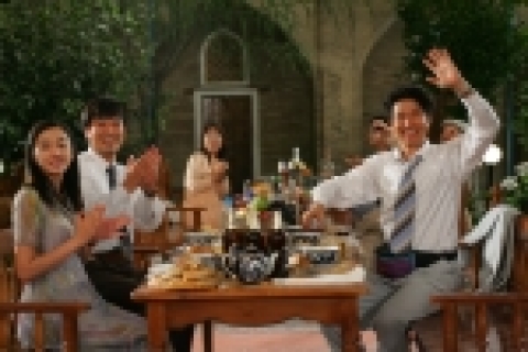 외로움에 사무친 두 시골 노총각과 현지 통역관의 우즈벡 맞선 대장정을 그린 영화 <나의 결혼원정기>