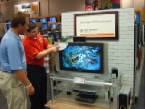 美 Circuit City 매장에서 큰 인기를 모으고 있는 삼성전자 슬림TV