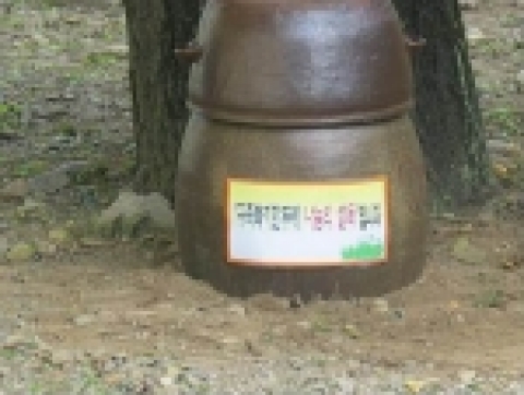 구즉복지만두레에서는 생활이 어려운 분들은 쌀을 가져다 드시고 생활이 넉넉한 분들은 쌀독에 쌀을 채워달라는 의미로 동사무소 청사 옆 은행나무 밑(잘보이지 않으므로 마음 놓고 가져갈 수 있음)에 "나눔의 쌀독"을 비치하여 모든 동 주민들의 이웃 사랑을 사랑하는 마음을 갖도록 하였다