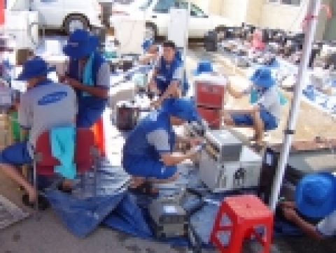 삼성전자가 큰 비로 피해가 발생한 전라북도 전주, 부안 등에서 수해복구 서비스 활동을 펼치고 있다. 30여명으로 구성된 수해복구 서비스 봉사단은 1,500여가구 2,100여대의 전자제품에 대해 신속한 서비스를 전개할 예정이다. 삼성전자는 수재민들에게 가전제품 무상수리와 빨래방 운영 등의 감동서비스를 통해 '나눔경영'을 적극 실천해 나가고 있다. 삼성전자서비스는 1588-3366.