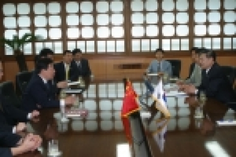 배종신 문화관광부차관은 8월 9일(화) 오전 11시 20분부터 약 30분 간, 손가정(孫家正/SUN JIAZHENG) 중국 문화부(中華人民共和國文化部 / Ministry of Cu