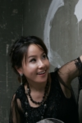 박혜경의 &#039;무지개 단 단비&#039;는 폭발적인 에너지로 관객을 집중시키는 라이브퀸의 카리스마...,구김살 없는 발랄함 등 많은 이야기를 가슴에 담고 팬들을 찾아간다.