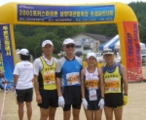 기념촬영 모습. 안영균, 최경준, 최진영, 구청회 씨(왼쪽부터)