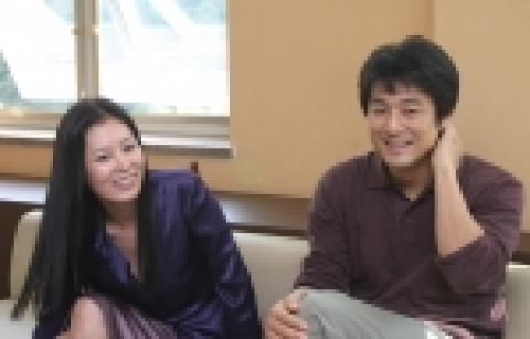 매력덩어리 여교수와 그녀의 은밀한 매력에 빠진 불온한 다섯 남자의 부적절한 애정행각을 그린 영화 <여교수의 은밀한 매력> 첫 촬영 현장