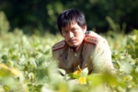 개봉 첫 주 주말부터 전 인터넷 예매사이트에서 1위를 기록한 <웰컴 투 동막골>