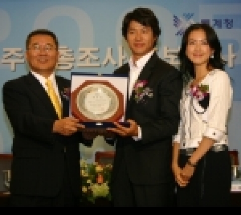 통계청은 ‘2005인구주택총조사’의 홍보대사로 배우 유준상·홍은희 부부를 선정하고 8월 10일 서울 프레스센터에서 위촉식을 가졌다.
