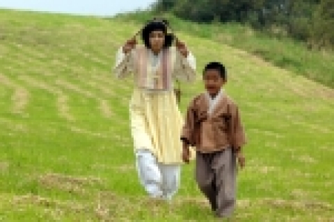 전쟁마저 따뜻해지는 6∙25 비하인드 스토리를 그리고 있는 <웰컴 투 동막골>