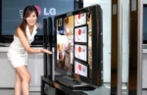 LG전자가 700W급 국내 최소 두께인 35mm 초슬림 사이즈의 평면스피커를 채택한 홈시어터를 출시했다