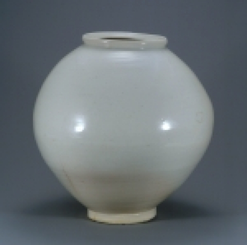 보물 제1440호 백자대호(白磁大壺)  