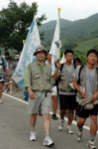 손학규 경기도지사는 7일부터 4일 동안 2005 대학생 평화대장정 대원들을 이끌고 대장정에 올라 강원도 철원군 을지 전망대를 등정하고 철책선에서 대원들과 함께 평화, 통일염원 문자