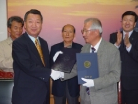 관동대학교 양양캠퍼스 공과대학 이전 및 노인전문병원 건립에 대해 학교법인 명지학과 양양군과의 협약 체결 사진