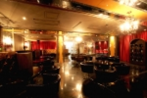 메이필드호텔(www.mayfield.co.kr) `M’바 에서는 8월 26일 살사댄스와 함께하는 로맨틱 파티 `Romantic Party With M Bar’ 를 개최한다.