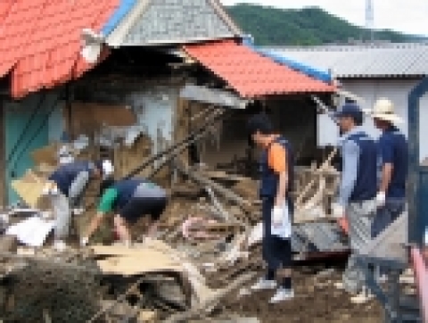 경기도는 GVC(경기도자원봉사센터)와 연계하여 전라북도 진안군, 무주군, 장수군 일대 수해지역에 대한 피해복구를 지원하였다