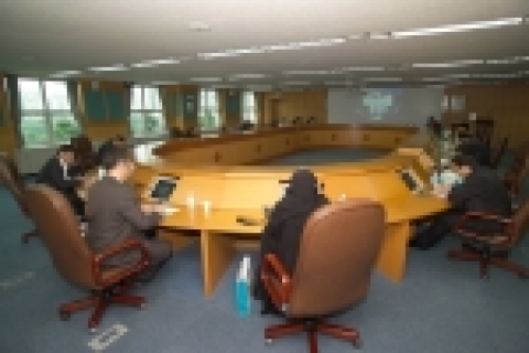 「이란 연구시찰단(시찰단장 Mr. ALAVI, SAYED ABOLGHASEM)」이 19일 오전 10시에 BSC(균형성과지표)시스템 구축 사례를 벤치마킹하기 위해 부천시를 방문했다.