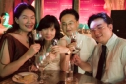 폭염으로 달구어진 8월의 한 여름 밤, 낮 동안의 열기에 비할 수 없이 더 뜨거운 ‘한 여름 밤의 제이콥스 크릭 파티’가 청담동 미르에서 펼쳐졌다.