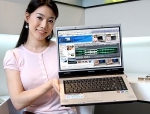 삼성전자가 2006년 디자인을 채용한 보급형 15.4" 와이드 노트북(모델명 센스 R50)을 출시하고 와이드 노트북 시장 공략을 더욱 강화한다고 22일 밝혔다.