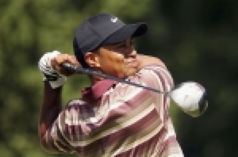 NEC 인비테이셔널 최종라운드 4번홀에서 티샷하는 우즈