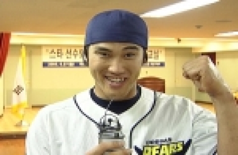 후배들에게 응원메세지를 전하는 두산베어스 홍성흔 선수
