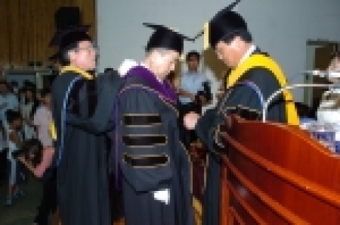 조선대학교는 2005학년도 대학원 후기 명예박사 및 석사·박사 학위수여식을 8월 24일 오전 10시 서석홀 4층 대강당에서 개최했다.