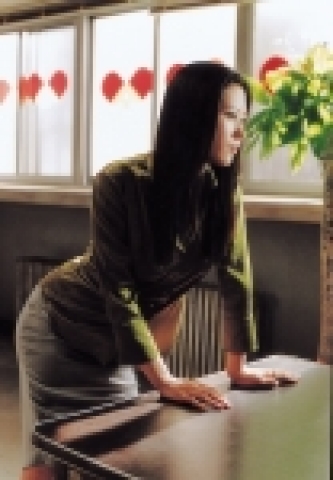 매력덩어리 여교수와 그녀의 은밀한 매력에 빠진 다섯 남자의 부적절한 애정행각을 그린 영화 <여교수의 은밀한 매력>(