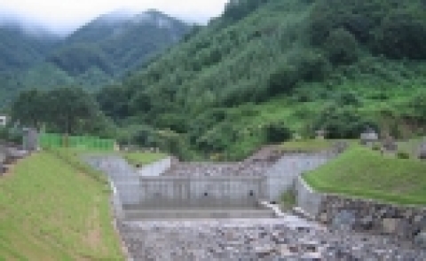 8월말 완공되는 경기도 연천군 신서면 내산리 국유림지역의 사방댐