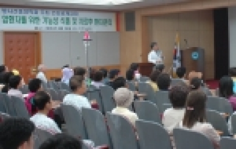 건양대병원은 8월 24일(수) 오후 2시 병원 본관 대강당에서 “암 환자를 위한 기능성식품 및 치료 후 환자관리”라는 주제를 갖고 암 환자 및 보호자를 대상으로 공개강좌를 개최했다.