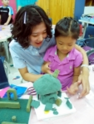 삼성어린이박물관의 9월 영국문화체험행사 중 영국의 전통 정원에 대해 알아본 후 직접 미니 정원을 꾸며보는 미술 프로그램