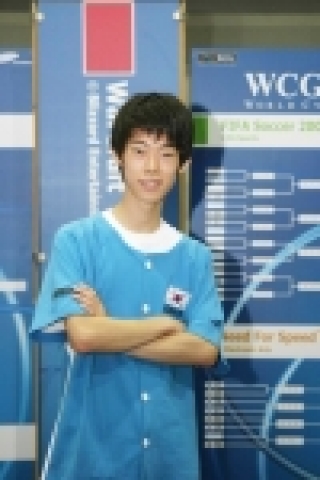 장재호 선수 WCG2004 한국대표 발대식 모습.