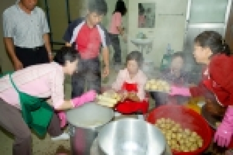 강원도 평창군 진부면 두일1리(이장 이경수) 주민 14명이 자매결연기관인 작물과학원을 찾았다.