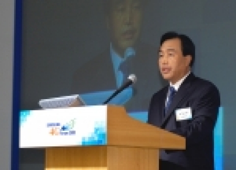 29일 제주 신라호텔에서 열린 '삼성 4G 포럼 2005'에서 기조연설을 하는 삼성전자 이기태 사장