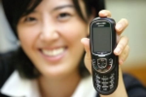 KTFT는 8월 29일 동시에 2가지 이상의 기능을 동시에 이용할 수 있는 멀티태스킹(Multi-tasking) 휴대폰 ‘EVER 멀티플레이어’ KTF-X9000을 출시한다고 밝혔다.