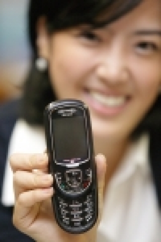 KTFT는 8월 29일 동시에 2가지 이상의 기능을 동시에 이용할 수 있는 멀티태스킹(Multi-tasking) 휴대폰 ‘EVER 멀티플레이어’ KTF-X9000을 출시한다고 밝혔다.