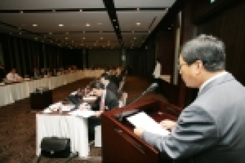 8월30일 오전10시 제9회 FMCA총회에서 KT 컨버전스연구소장(이상홍 상무)이 인사말을 하고 있는 모습