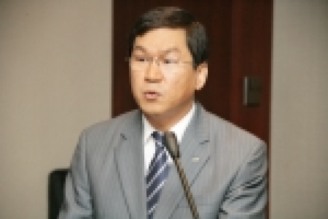 8월30일 오전10시 제9회 FMCA총회에서 KT 컨버전스연구소장(이상홍 상무)이 인사말을 하고 있는 모습