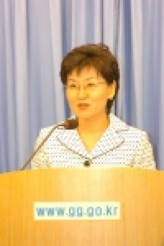 경기도 이화순 도시주택국장이 경기도청 브리핑룸에서 8월 31일 정부가 발표한 신규택지 공급 확대방안에 대한 경기도의 입장을 발표하고 있다.