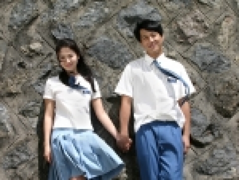 차태현, 송혜교가 고교커플로 변신해 화제를 모으고 있는 영화 &lt;파랑주의보&gt;