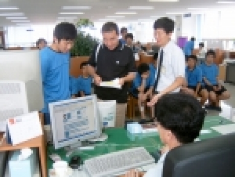 부산지방병무청에서는 31일 오후 2시 징병검사대상자와 가족 등 26명을 초청하여 징병검사 체험과 설명회를 개최하였다.