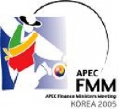 제12차 APEC 재무장관회의 회의 로고('04. 8월 기선정)  로고 Concept: APEC 역내의 지속적인 협력과 공동번영을 기원하는 의미. 풍성한 수확에 대해 감사하고 협력과 공동 번영을 의미하는 전통적인 Performance(농악)중 역동적인 춤인 ‘상모돌리기’를 형상화* 제19차 APEC재무실무그룹 회의(2004.12)에서 참가자들은 한국적 소재와 미적 감각을 잘 살린 작품이라고 평가.