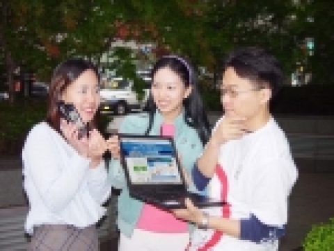(株)데이콤(代表 鄭弘植 www.dacom.net)은 추석 명절을 맞아 5일부터     “국제전화 002 휴대폰을 열어라 Big Event”와 “웹하드, 가입해 공짜 영화     보고 용량도 펑펑 늘리자” 등 고객 사은행사를 펼친다고 밝혔다.