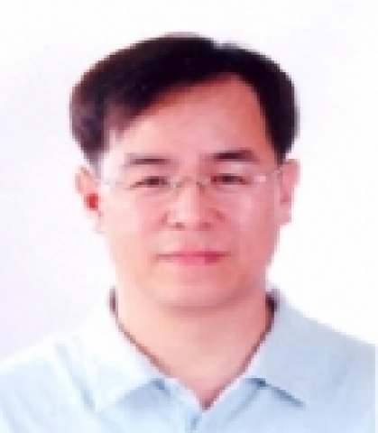 특허청 화학생명공학심사국에 근무하는 박영관(39세, 박사)