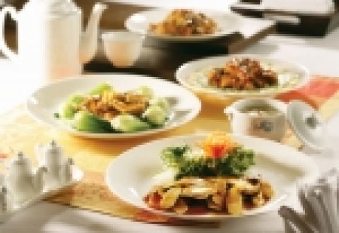 서울프라자호텔 중식당 도원에서 비즈니스 모임을 갖는 고객을 위한 점심특선메뉴 청, 풍, 명, 월 네가지 코스를 선보이고 있다.