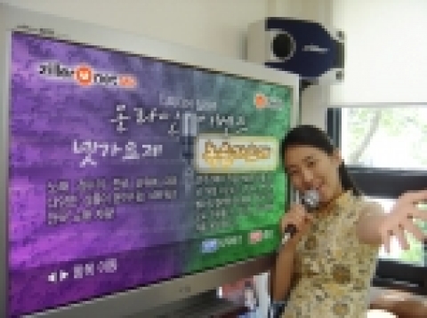 노래반주기 및 컨텐츠 전문기업 TJ미디어는 이달부터 노래방에서 노래를 녹음하면 매주 다양한 상품을 주는 ‘녹음가요제’를 실시한다.