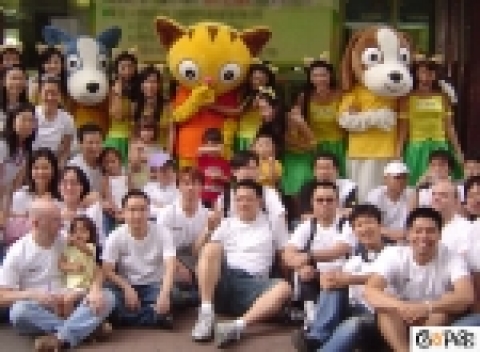 고페츠(대표 에릭 베스키, www.gopetslive.com)가 지난 4일 일요일 서울 명동에서 임직원 가족 전체와 함께 대대적인 거리 이벤트를 펼쳤다.