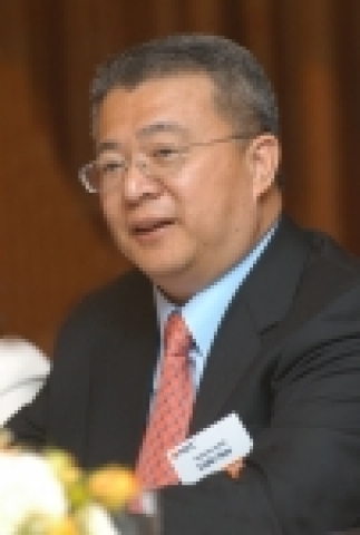 콜린 탐 (Colin Tam) MPC회장 및 CEO가 기자회견에서 스피치를 하고 있다.