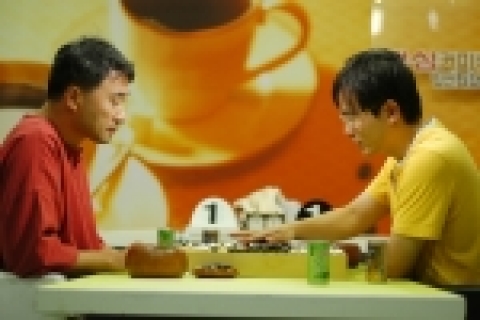 <맥심커피배 입신최강전>이 장주주 9단과 윤성현 9단의 대국을 시작으로 일곱번째 대회를 시작했다.