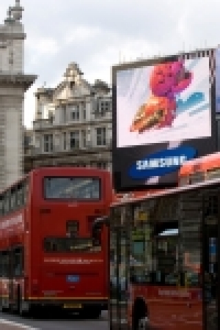 런던 피카딜리 광장(Picadilly Circus)에 9월부터 설치된 삼성 옥외광고물