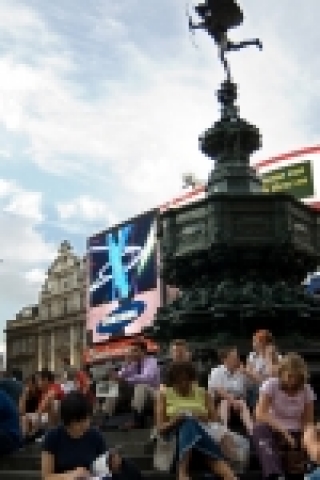 런던 피카딜리 광장(Picadilly Circus)에 9월부터 설치된 삼성 옥외광고물