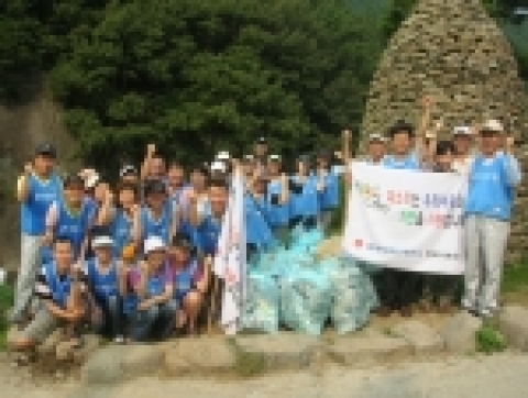 한국지역난방공사 김해지사(지사장 이학용)는 지난 8월 31일 전 직원들과 지역주민들이 함께 참여한 가운데「대청천 살리기 운동」을 실시하였다.
